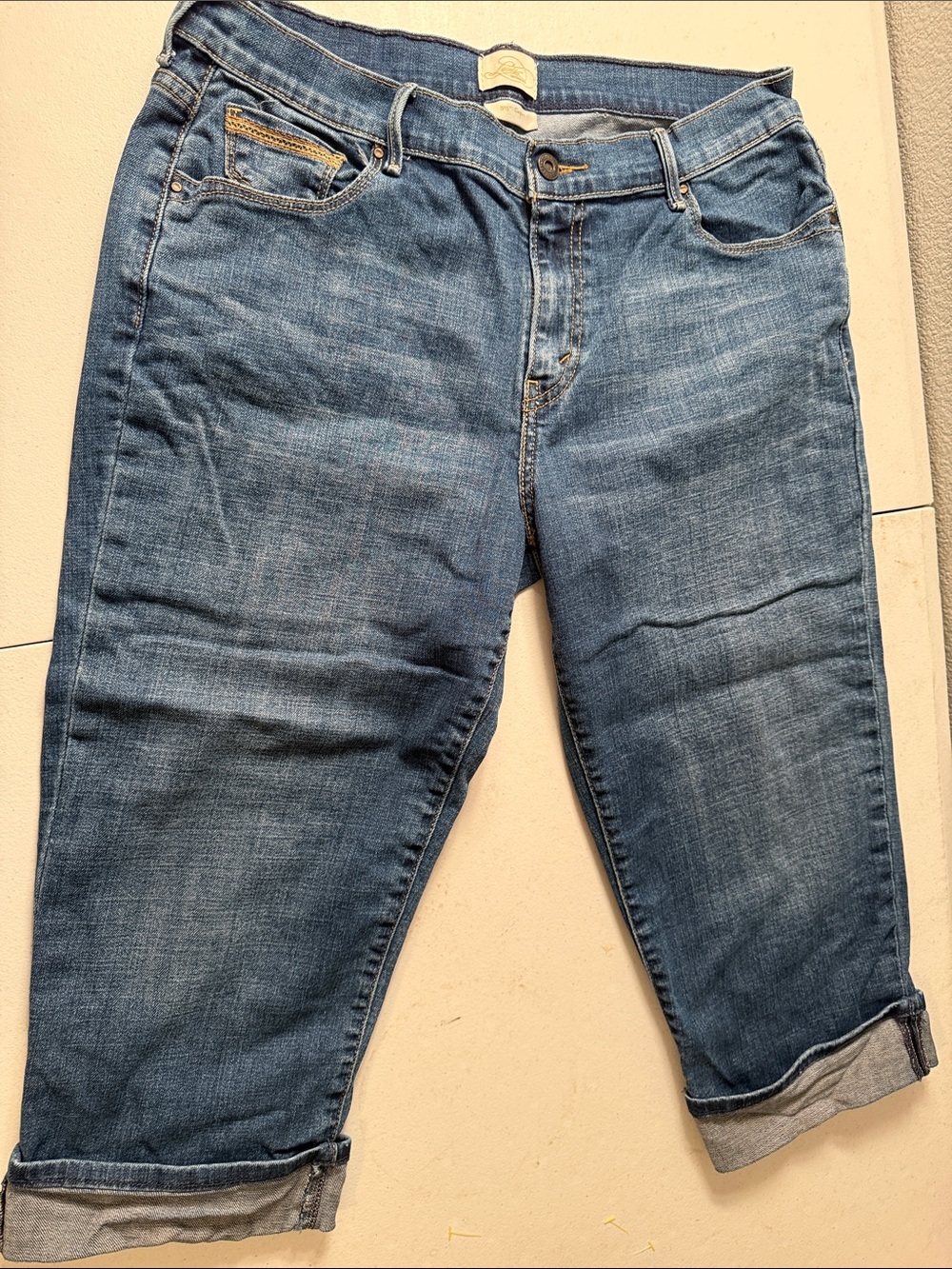 Levi's Women's Cropped Ankle Jeans in Blue Denim